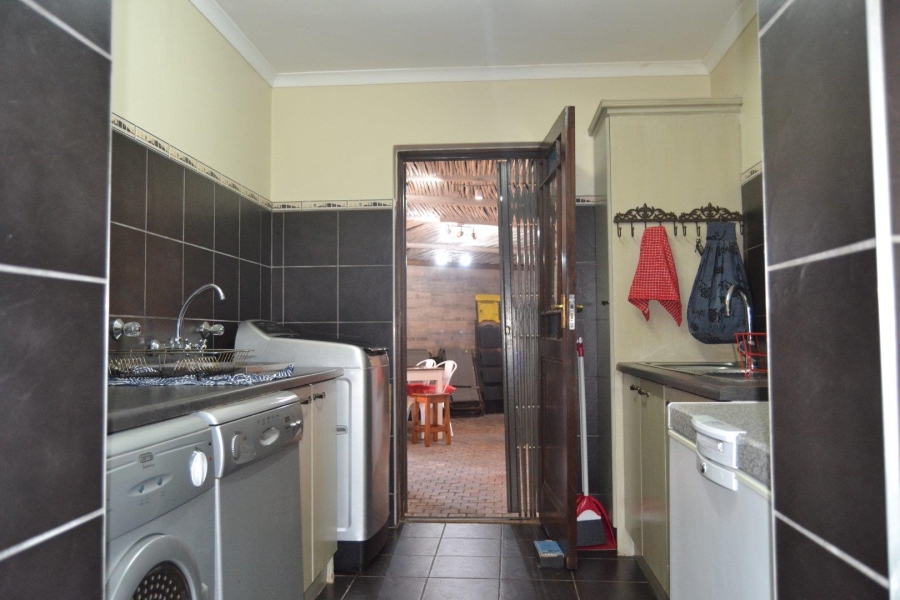 6 Bedroom Property for Sale in Wavecrest Eastern Cape